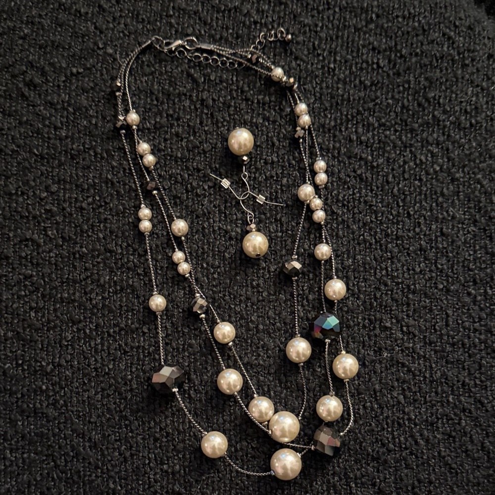 Multi-Strand Pearl and Hematite Bead Necklace and Earring Set - Black and Pearl